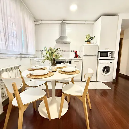 Apartment Castro Holidays - Centrico Piscina Urbanizacion Garaje Gratis *