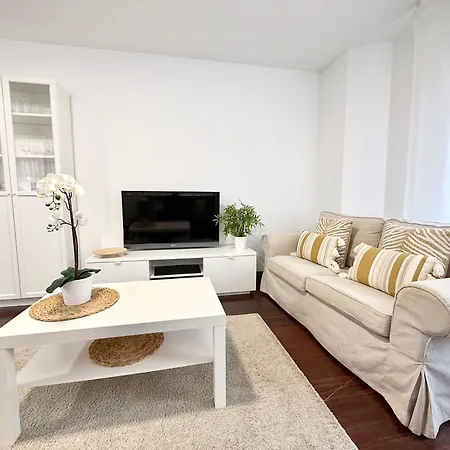 Apartment Castro Holidays - Centrico Piscina Urbanizacion Garaje Gratis *